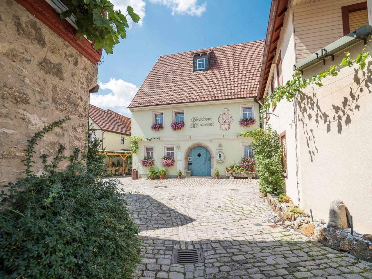 Gaestehaus Moenchshof Sommerhausen Exterior photo